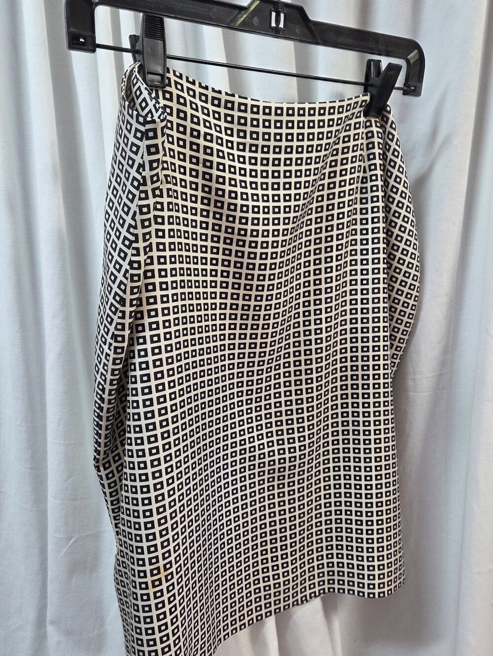 Ann Taylor Black and White Geometric Midi Skirt